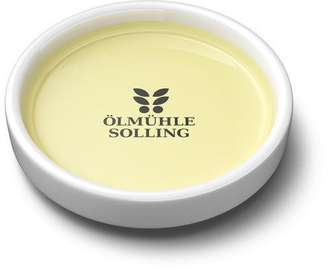 Ölmühle Solling Bratöl bio, transparentes Öl in weißer Schale