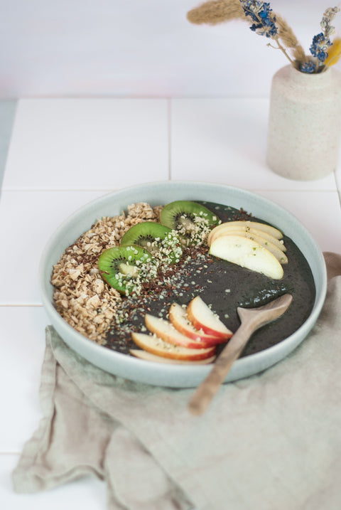 Smoothiebowl mit MCT Öl und Kiwi