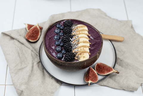 Acai Bowl mit Beeren