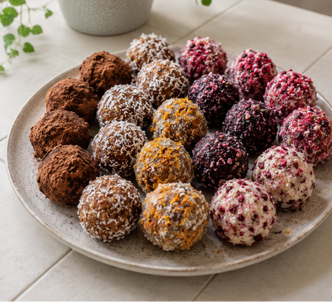 Bunte Energy Balls mit Akazienpulver - Rezeptvorschau - bioKontor