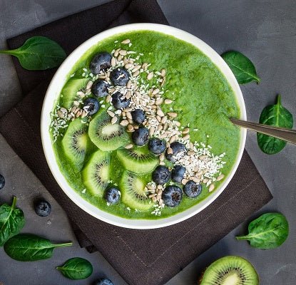 Gerstengras Smoothie Bowl Grüne Smoothie Bowl mit bio Gerstengraspulver und bio Spirulinapulver - bioKontor