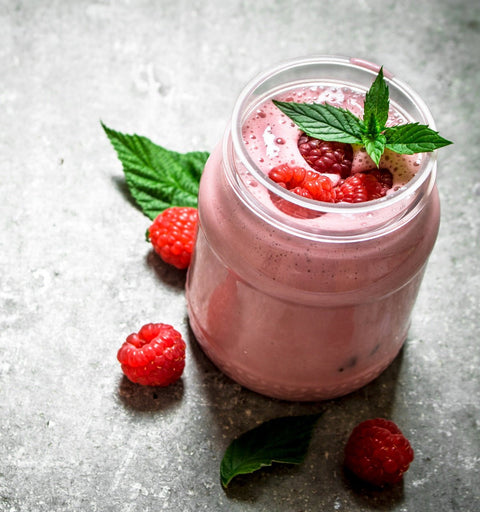 Pink Drink mit getrockneten Hibiskusblüten - bioKontor