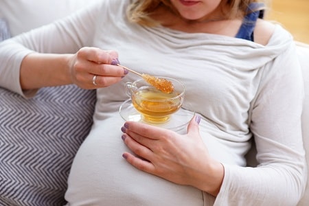 Genuss von bio Himbeerblättertee von bioKontor während der Schwangerschaft