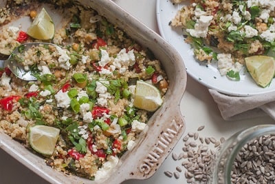 Quinoa Salat mit bio Schwarzkümmelöl von bioKontor verfeinert